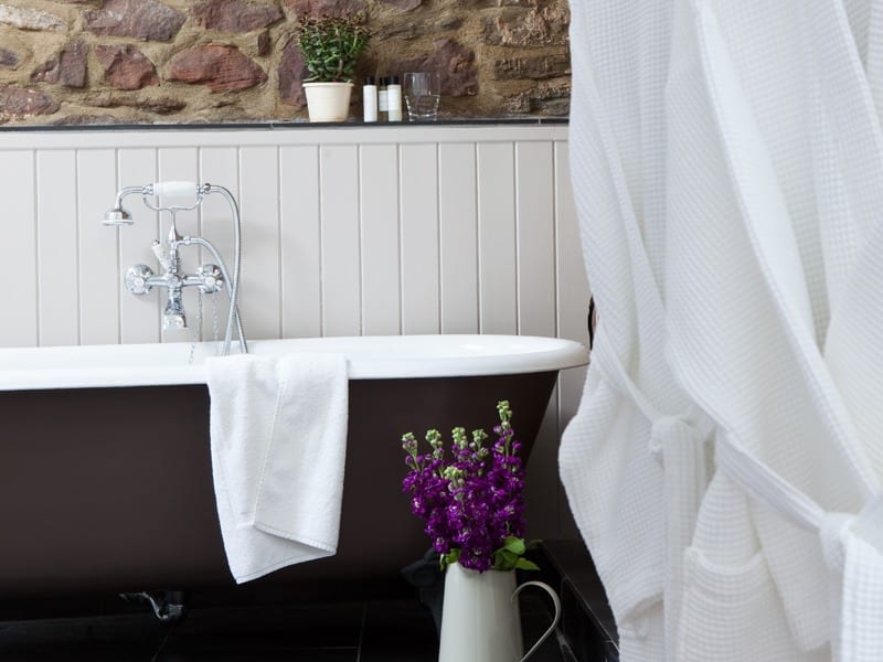 Bathroom with rolltop bath at the Tudor Farmhouse