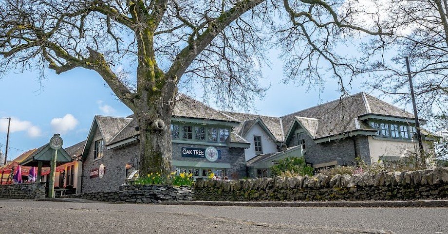 Oak Tree Inn in winter sunshine